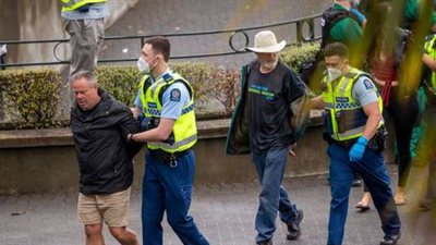 احتجاجات واسعة في نيوزيلندا بسبب التطعيم الإجباري ضد فيروس كورونا