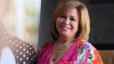 إلهام شاهين ردًا على أحمد فلوكس: قبلات الفن ماينفعش تُقيم بمنظور أخلاقي وديني