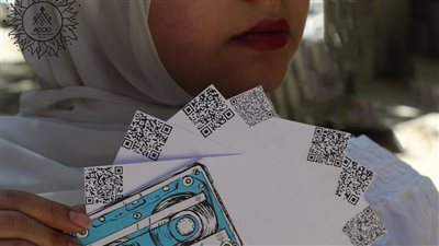 تزامنًا مع عيد الحب.. طالبة تطلق فكرة خطابات كلاسيكية مكتوبة بخاصية الباركود | صور