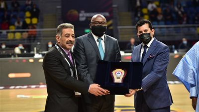 وزير الرياضة ومديرا المنتخب المصري والنادي الأهلي يتابعون ختام كأس العالم للأندية لكرة السلة