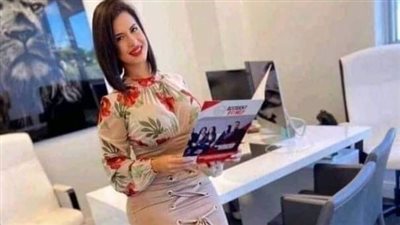  أنيلين سانتوس.. قصة سكرتيرة جذابة آثارت الجدل على فيسبوك| فيديو