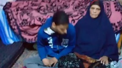 بث مباشر | يعاني من مرض ضمور العضلات.. جدة الشاب محمد تستغيث بالمسؤولين: عالجوا الولد قبل ما يموت