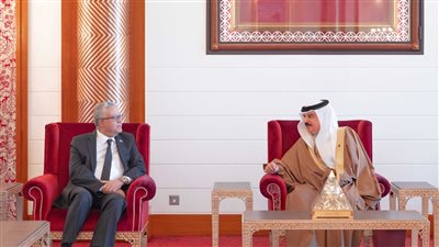 رئيس البرلمان لملك البحرين: دعم مصري كامل للملكة ضد التدخلات والتهديدات 