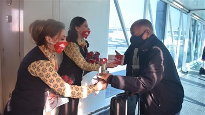 مصر للطيران تحتفل مع عملائها بعيد الحب.. وتخفيضات على تذاكر السفر خلال شهر فبراير