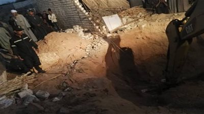 الحماية المدينة تبحث عن مواطن انهارت عليه حفرة خلال تنقيبه عن الآثار بأسيوط
