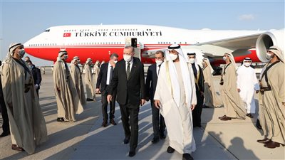 الرئيس التركي يصل إلى الإمارات في أول زيارة له منذ سنوات