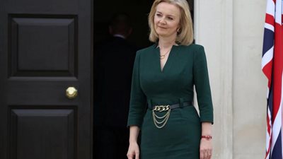 رئيس وزراء بريطانيا تدرس تجميد فواتير الكهرباء لمدة عامين لدعم الأسر