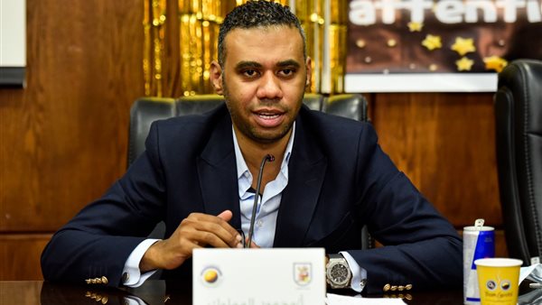 الكاتب الصحفي محمود