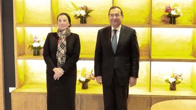 وزيرة البيئة تستعرض جهود مصر للحد من التلوث بالتعاون مع قطاع البترول