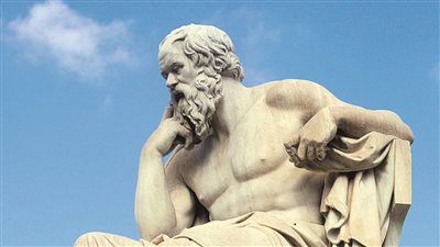 لماذا قُدم فيلسوف أثينا الأشهر سقراط للمحاكمة وما هي آخر كلماته؟