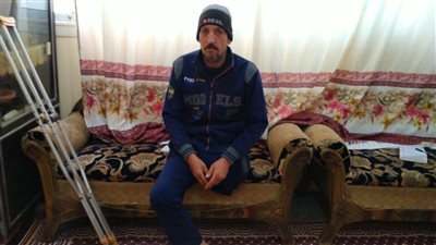 نجار مسلح مبتور القدم بالمنوفية: جبت قرض لشراء توك توك ولكن الحرامية سرقوه وأنا مهدد بالحبس