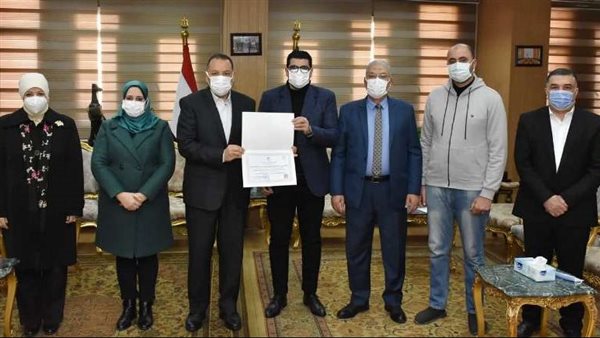 محافظ الشرقية يحتفي