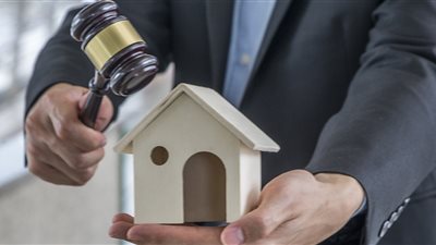 بمدينتي العاشر و15 مايو.. الإسكان تطرح 24 محلًا تجاريًا 