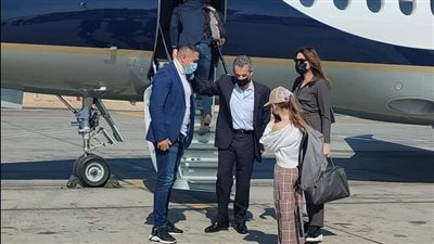 رئيس فرنسا السابق يصل الأقصر لقضاء عطلته السنوية | صورة