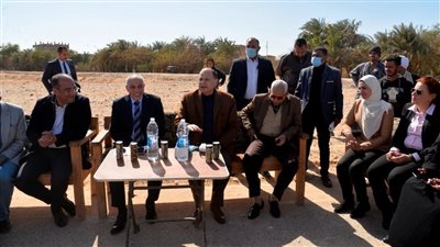 محافظ أسيوط ورئيس هيئة تنمية الصعيد يتفقدان أرض المنطقة الصناعية بالكوم الأحمر بالبداري 