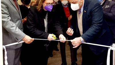 رئيس جامعة حلوان يفتتح المعرض الاستيعادي للفنان الراحل ناجي شاكر