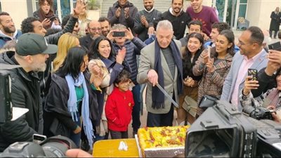 صناع نقل عام يحتفلون بنجاح المسلسل بعد نهاية التصوير