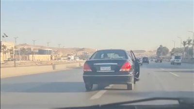 مصور واقعة استغاثة فتاة داخل سيارة بالجيزة: كانت بتصرخ وبتقول الحقوني وقفوا العربية | فيديو 