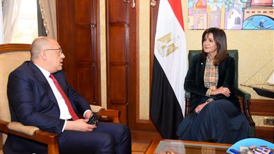 وزيرة الهجرة: نسعى للاستفادة من تجربة الفلبين في التعامل مع العمالة بالخارج وحفظ حقوقها