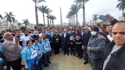 بمشاركة 500 طالب وطالبة.. محافظ بورسعيد يشهد انطلاق مارثون مدرسة نيرمين إسماعيل الدولية │ صور