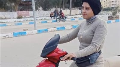 آية أول فتاة دليفري تعمل على موتوسيكل بالدقهلية: بصرف على ولادي.. والشغل مش عيب │ بث مباشر