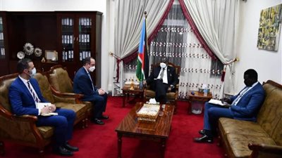 السفير المصري في جوبا يلتقي النائب الأول لرئيس جمهورية جنوب السودان