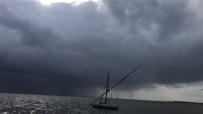 بسبب سوء الطقس.. توقف حركة الملاحة البحرية والصيد بكفر الشيخ