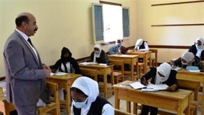 محافظ أسوان يتابع استعدادات المدارس لاستقبال الطلاب غدًا