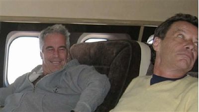 متهم في قضية جنسية رفقة ابن ملكة بريطانيا.. العثور على مساعد جيفري ابستين ميتًا في السجن