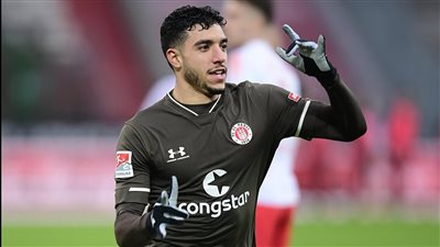 عمر مرموش يغادر القاهرة تمهيدًا لخوض مرانه التحضيري مع فولفسبورج