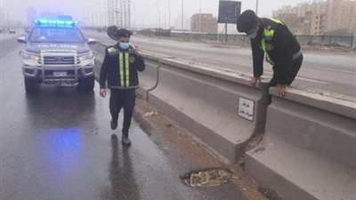 بعد الإغلاق بسبب الطقس السيئ.. فتح طريق رأس غارب الزعفرانة بالبحر الأحمر