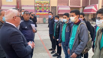 محافظ بورسعيد يكشف تفاصيل جديدة في واقعة غياب 611 طالبًا خلال جولته بالمدارس