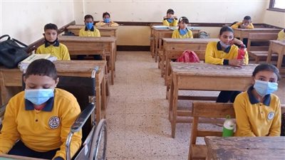 الحكومة تحسم الجدل بشأن رفع الغياب عن المدارس 