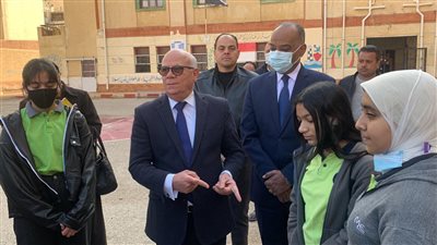 استياء محافظ بورسعيد من نسبة حضور طلاب الثالث الإعداي في أول أيام الفصل الدراسي الثاني | صور