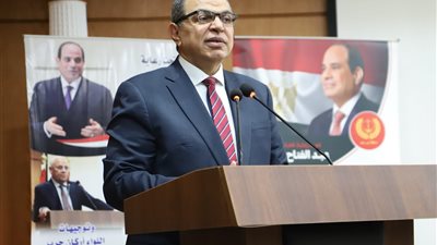 سعفان والغضبان يسلمان شهادات التخرج للمتدربين و5 ماكينات خياطة