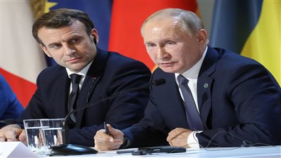 بوتين لـ ماكرون: استفزازات العسكريين الأوكرانيين وراء التصعيد في دونباس 