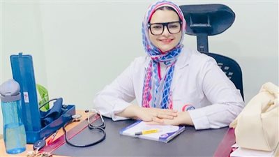 بعد ضربها خلال تغيير ملابسها.. طبيبة أورام دار السلام: المديرة ألغت انتدابي ومعرضة للفصل | مستند