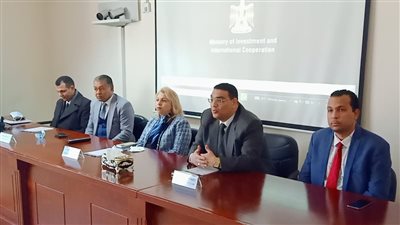 عميدة تجارة حلوان تفتتح تدريب طلاب الكلية بهيئة الاستثمار