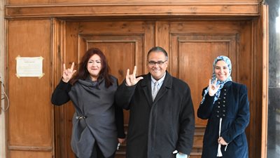 مجتمع دامج بلا حواجز.. جامعة عين شمس تفتتح دورة تدريبية للغة الإشارة 