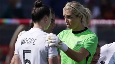 واقعة غريبة.. لاعبة منتخب نيوزيلندا تسجل هاتريك في مرمى فريقها