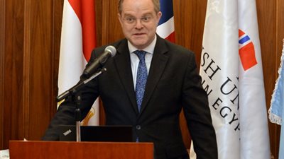 السفير البريطاني بالقاهرة: مصر تشهد فترة ذهبية في ملف التعليم العالي والجامعات