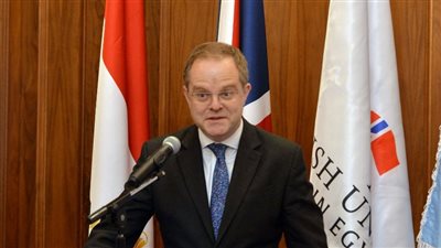 السفير البريطاني بالقاهرة: لقاح أسترازينكا آمن.. وبدأنا في فك قيود السفر إلى مصر