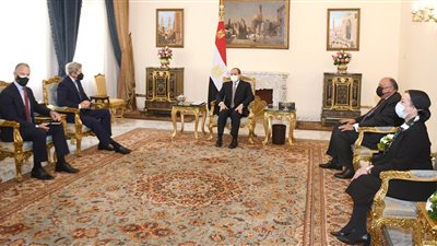 جون كيري يشيد بجدية السيسي حول عمل المناخ الدولي
