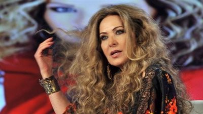 بعد صورتها بالحجاب وتعليقها الغامض.. حقيقة اعتزال الفنانة رغدة التمثيل| فيديوجراف