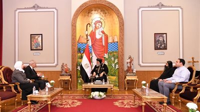 البابا تواضروس الثاني يستقبل رئيس المنطقة الاقتصادية لقناة السويس