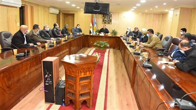 محافظ أسيوط يشدد على استكمال خطة الرصف بالمراكز والقرى