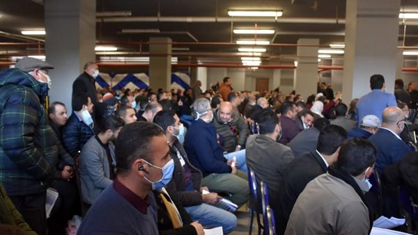 خلال جلسة المزاد