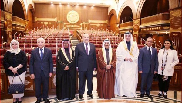 رئيس الشيوخ يلتقي