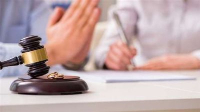 زوجة في دعوى خلع بعد 20 سنه زواج.. استغل ظروف وفاة والدي وخانني