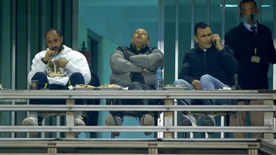 أول تعليق من ضياء السيد على صورته المتداولة بمباراة المقاولون وسموحة